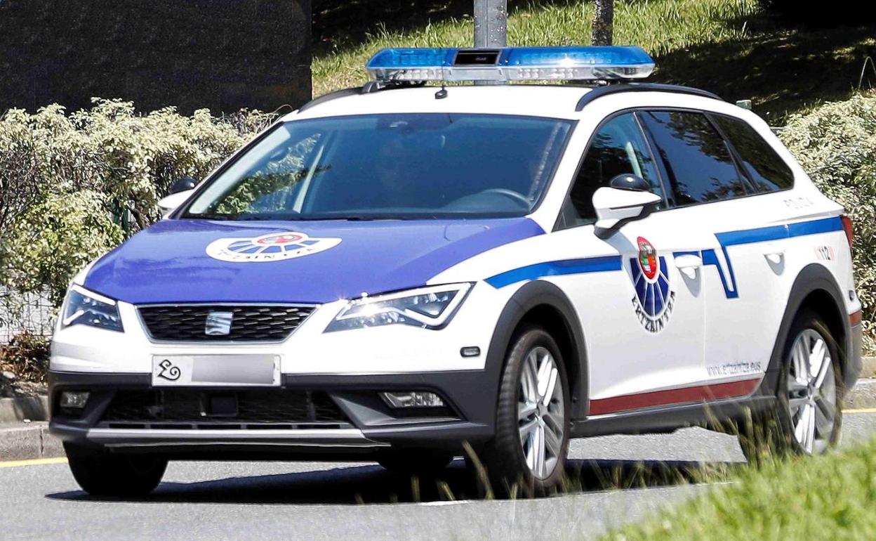 Dos detenidos en Vitoria por arrojar ladrillos y botellas a patrullas de la Ertzaintza