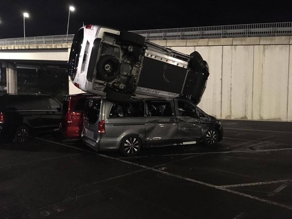 Así han quedado las furgonetas destrozadas en Mercedes