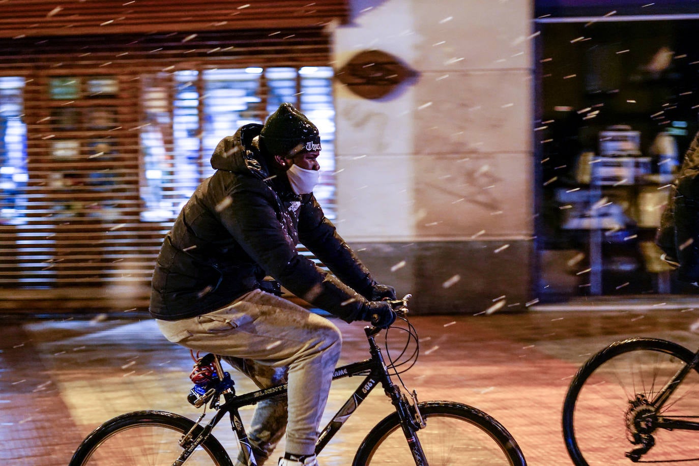 La nieve hizo acto de presencia a última hora del viernes.