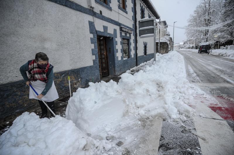 El espesor de nieve ha sido importante en Vitoria y sus alrededores.