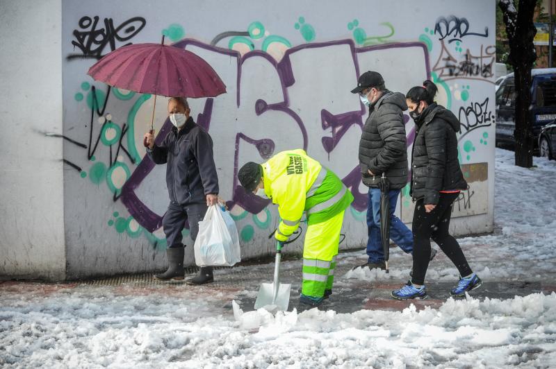 El espesor de nieve ha sido importante en Vitoria y sus alrededores.