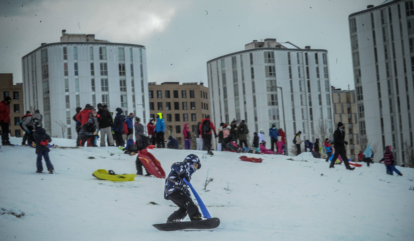 Fotos: Vitoria se divierte en la nieve