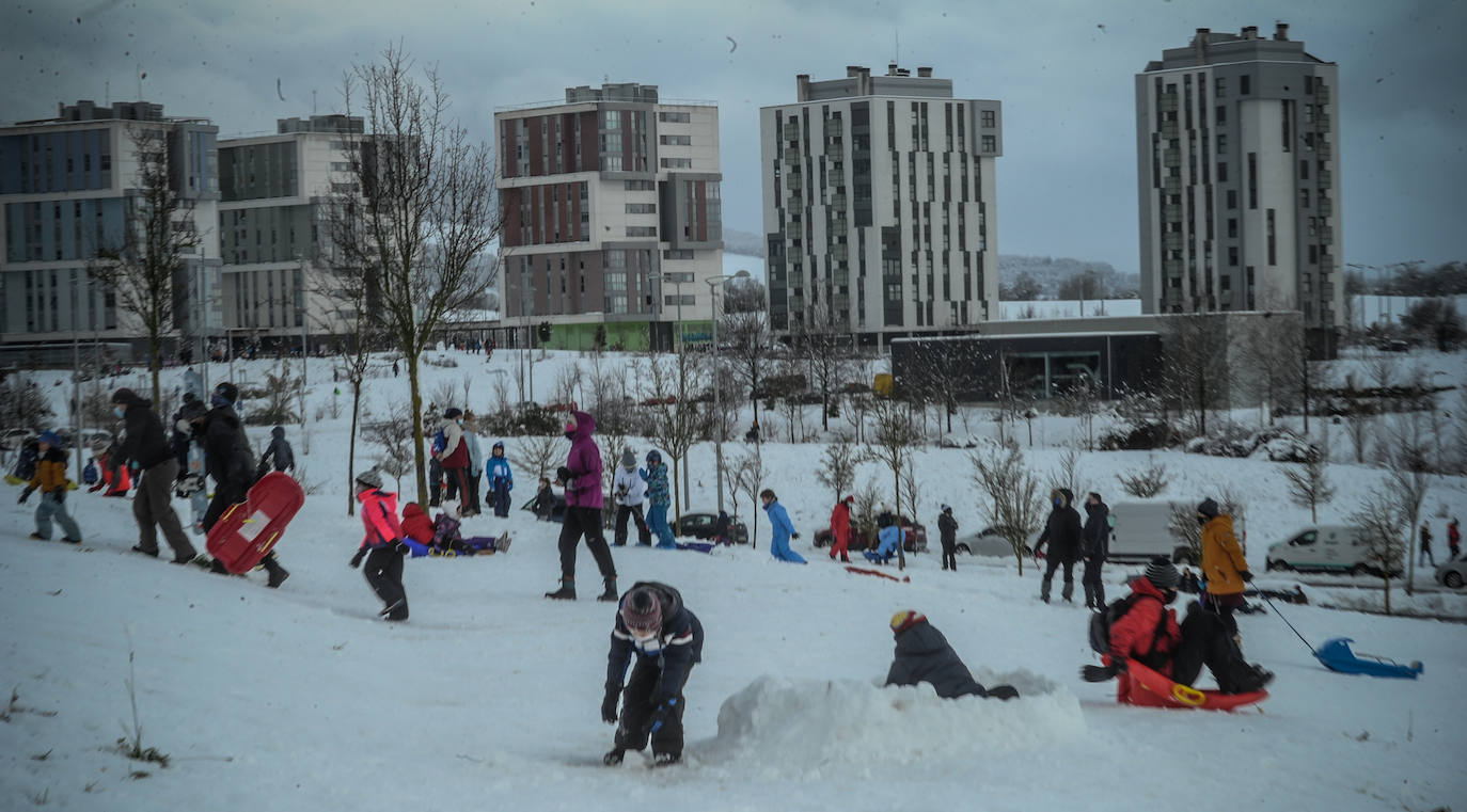 Fotos: Vitoria se divierte en la nieve