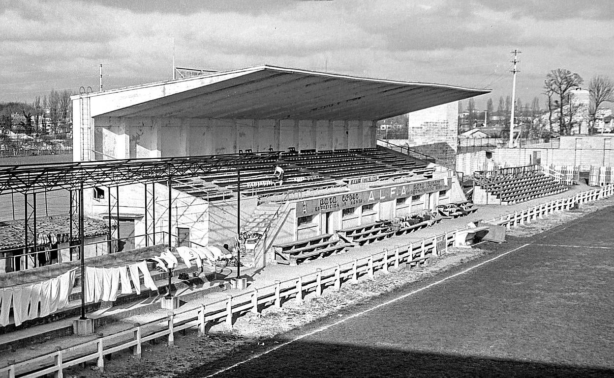 Estampa de la tribuna de Mendizorroza en el año 1967