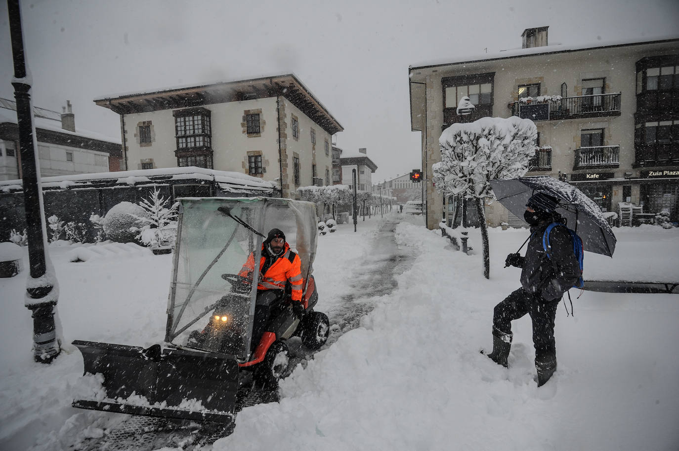 Fotos: Las imágenes del temporal a su paso por Álava