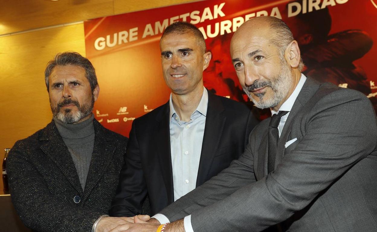 «Hay que deducir que el Athletic llevaba tiempo negociando con el sustituto, incluso cuando Elizegi defendía a Gaizka a capa y espada en público y también en privado».