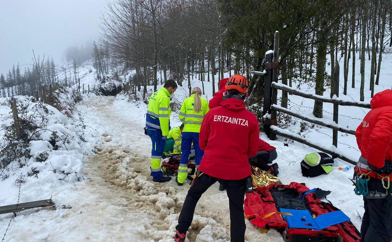 Los sanitarios intentaron sin éxito reanimar a la persona fallecida.