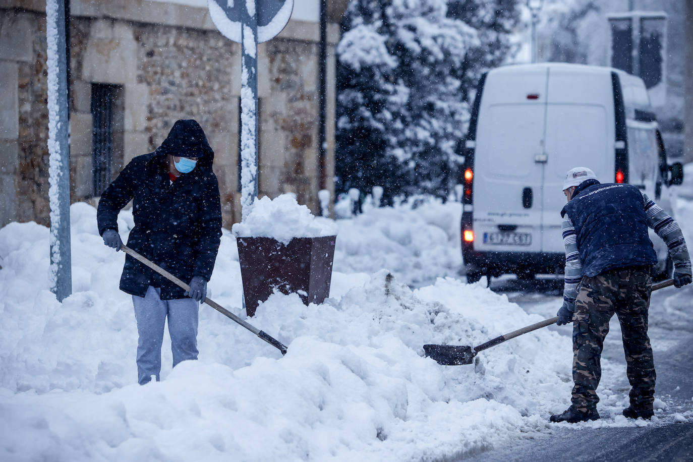 Fotos: La nieve vuelve a cubrir de blanco Álava