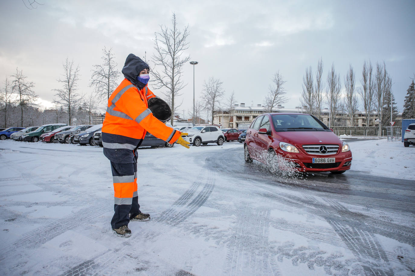 Fotos: La nieve vuelve a cubrir de blanco Álava