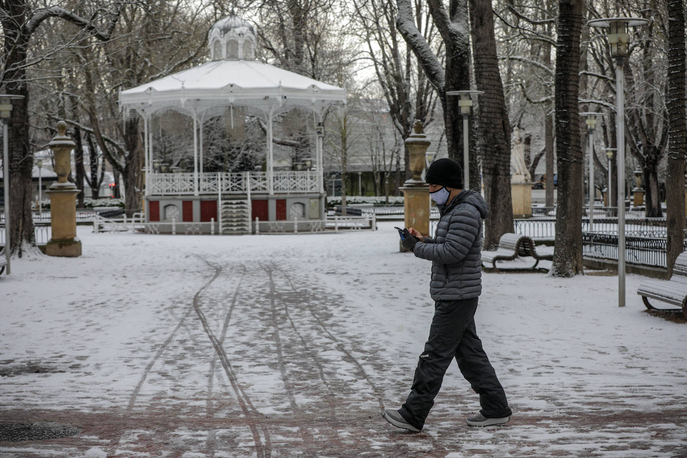 Fotos: La nieve vuelve a cubrir de blanco Álava