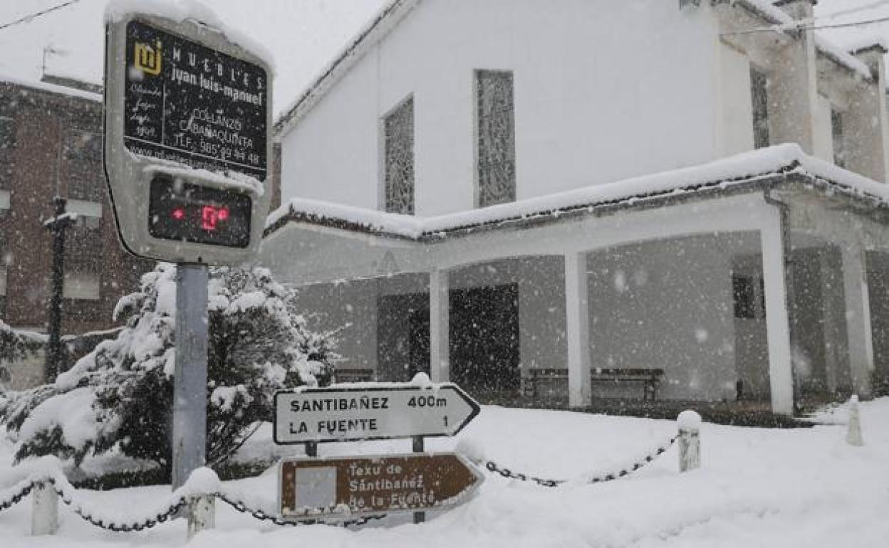 Las nevadas y los aludes paralizan el rescate del operario de quitanieves sepultado desde Año Nuevo en Asturias