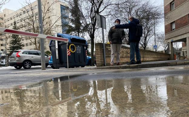 Los restos de la fuga aún son visibles en José Achótegui, calle ubicada enfrente del hospital Txagorritxu. 