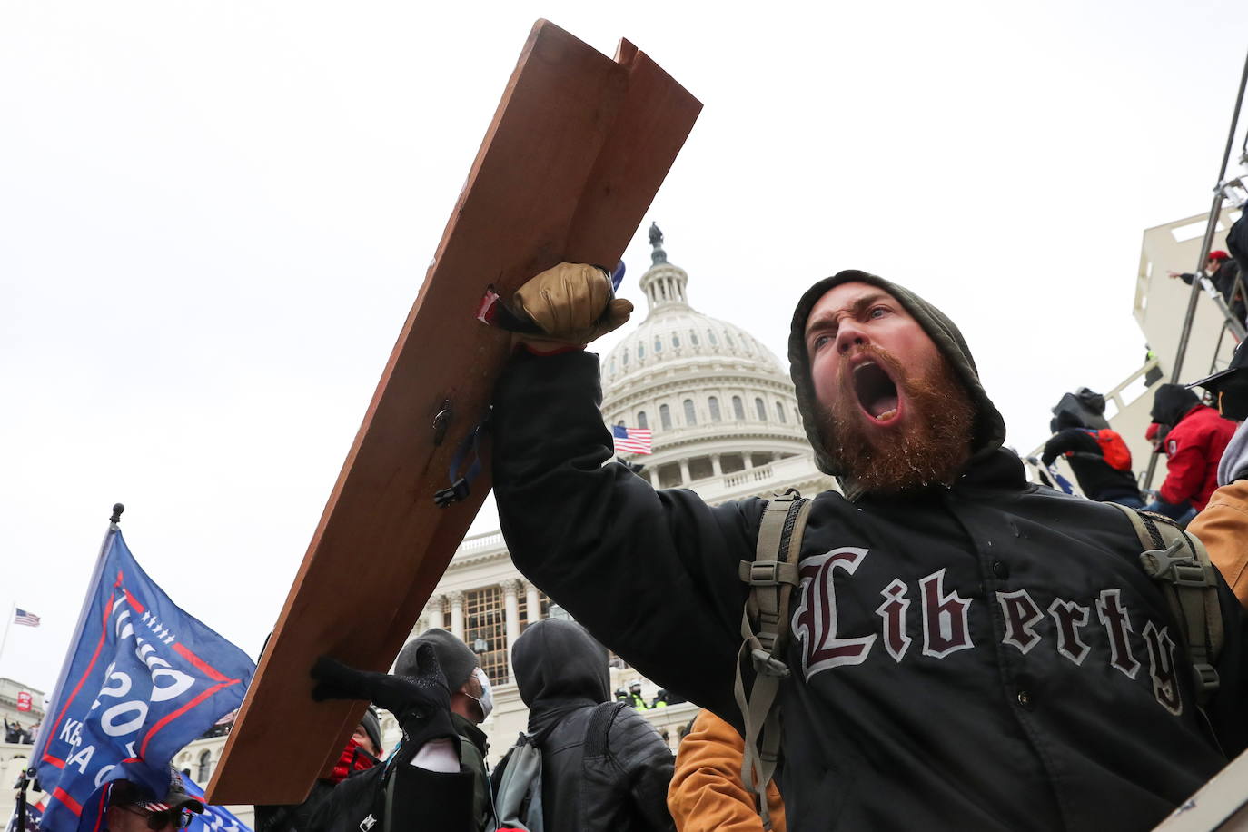 Fotos: Decenas de manifestantes irrumpen en el Capitolio