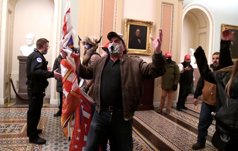 Fotos: Decenas de manifestantes irrumpen en el Capitolio