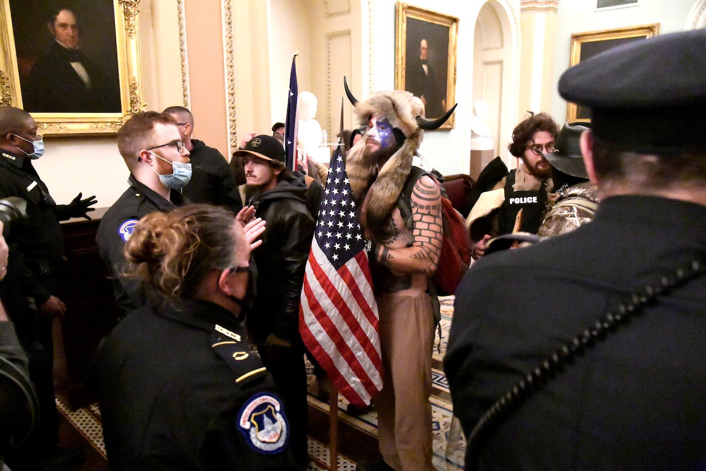 Fotos: Decenas de manifestantes irrumpen en el Capitolio