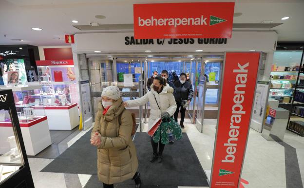 El Corte Inglés ha abierto sus puertas a las 9.30 horas.