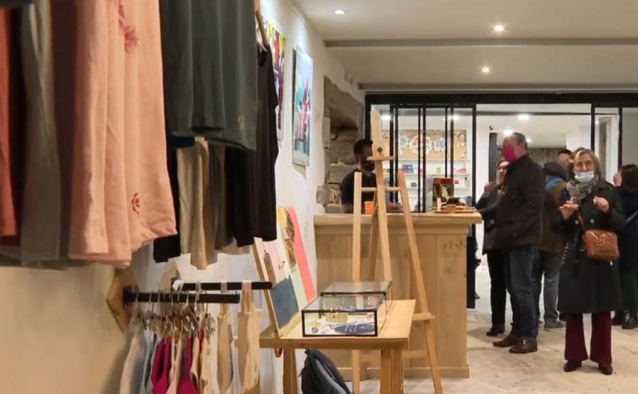 Baionako Cordeliers kaleko Txiriboga ostatua zenean zabaldu dute Zuzulu. 