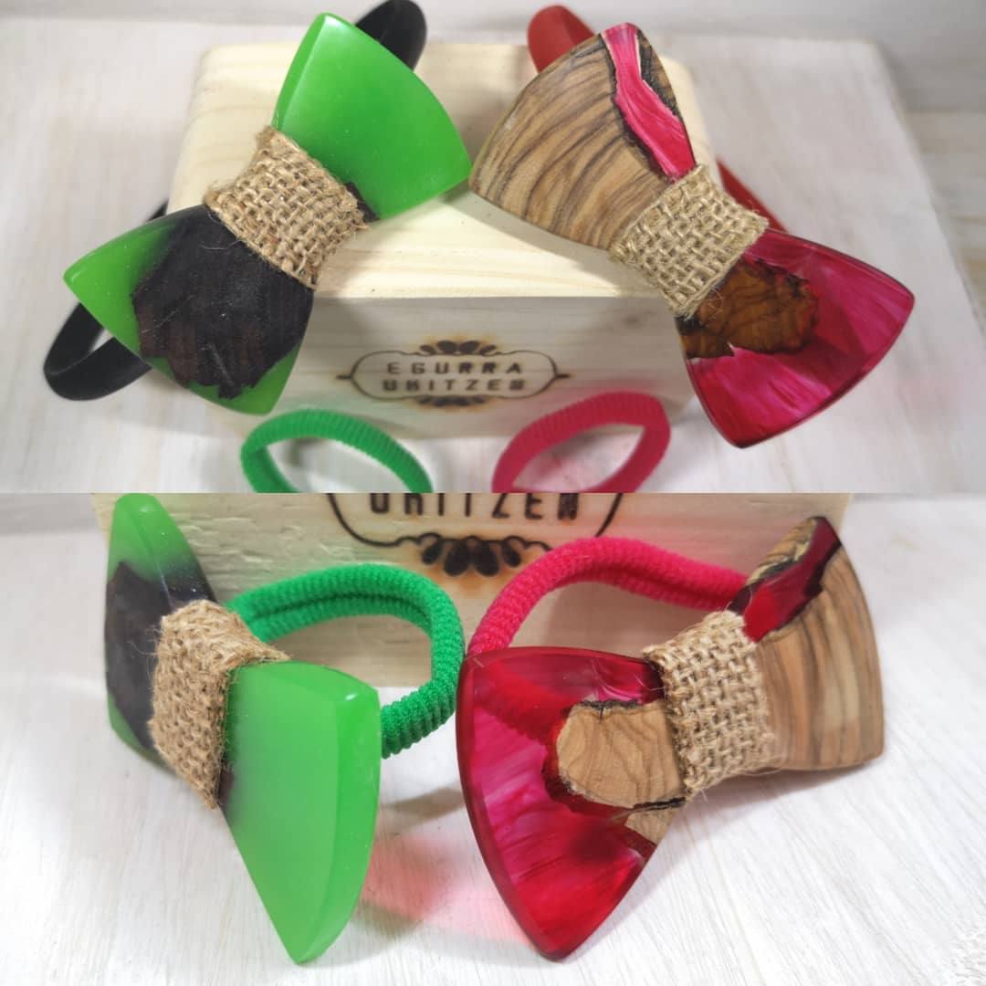 Fotos: Los anillos con paisaje en su interior y pendientes de madera que nacen en un taller de Júndiz