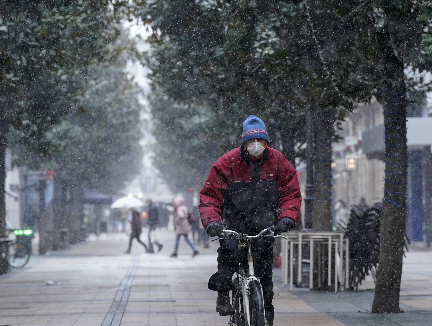 Fotos: Álava se prepara para otra jornada de nieve