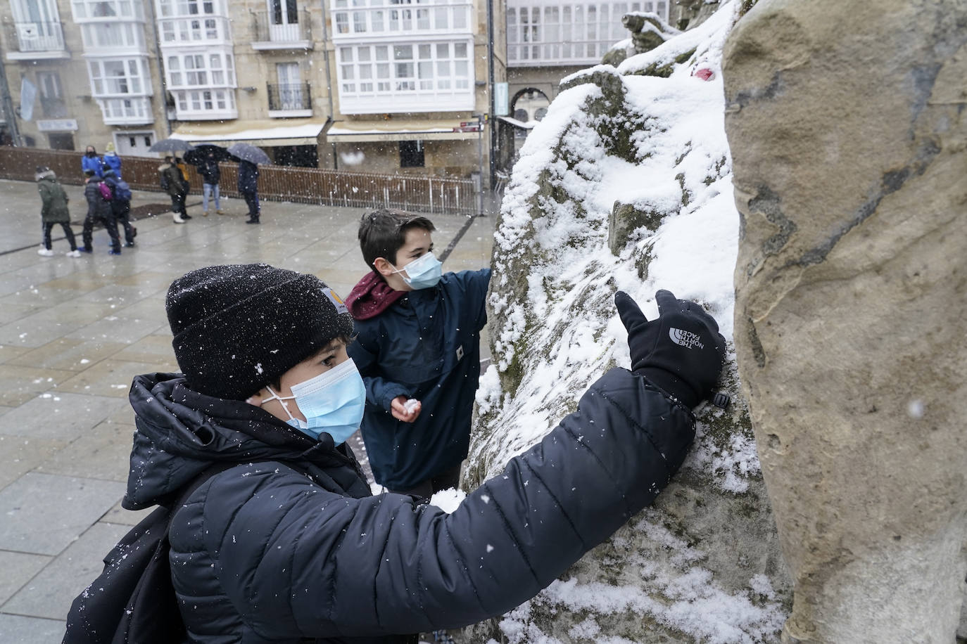 Fotos: Álava se prepara para otra jornada de nieve