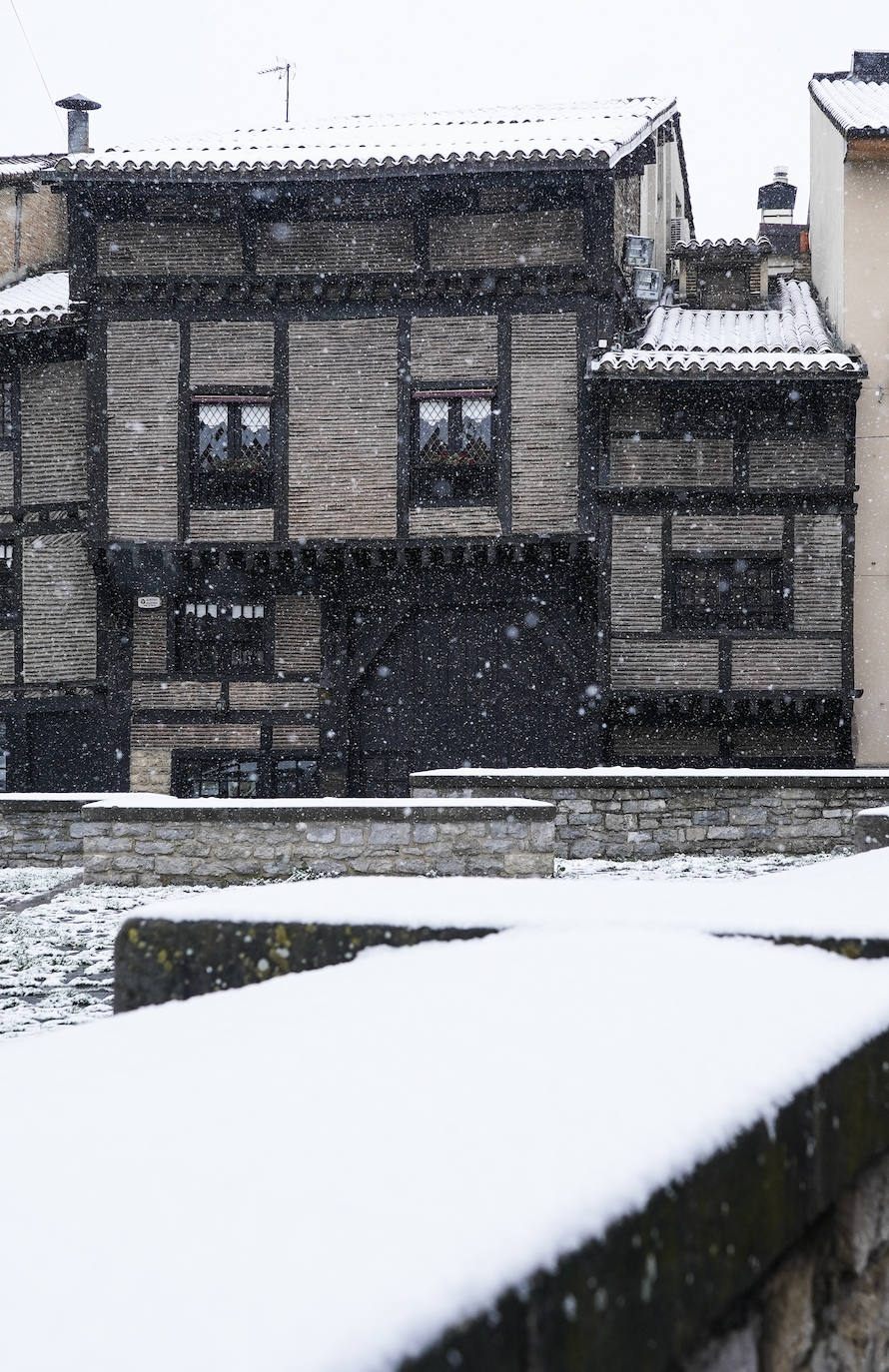 Fotos: Álava se prepara para otra jornada de nieve