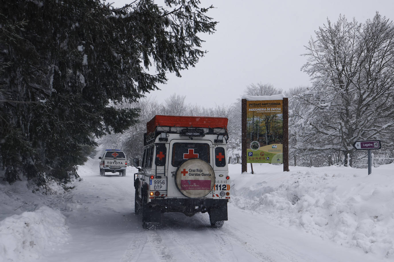 Fotos: Álava se prepara para otra jornada de nieve