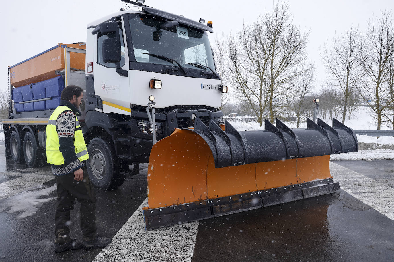 Fotos: Álava se prepara para otra jornada de nieve