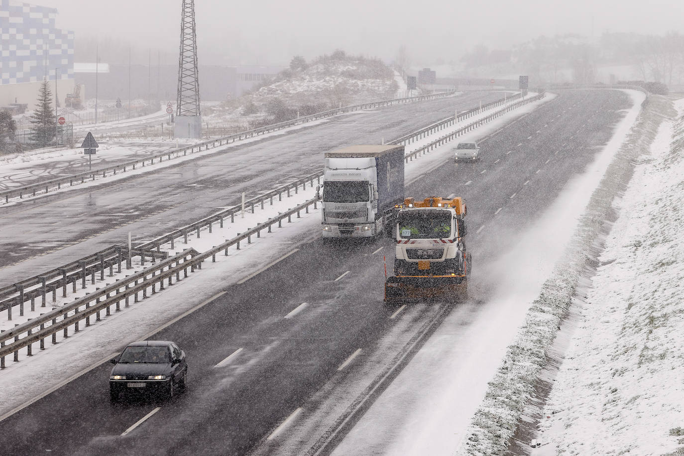 Fotos: Álava se prepara para otra jornada de nieve