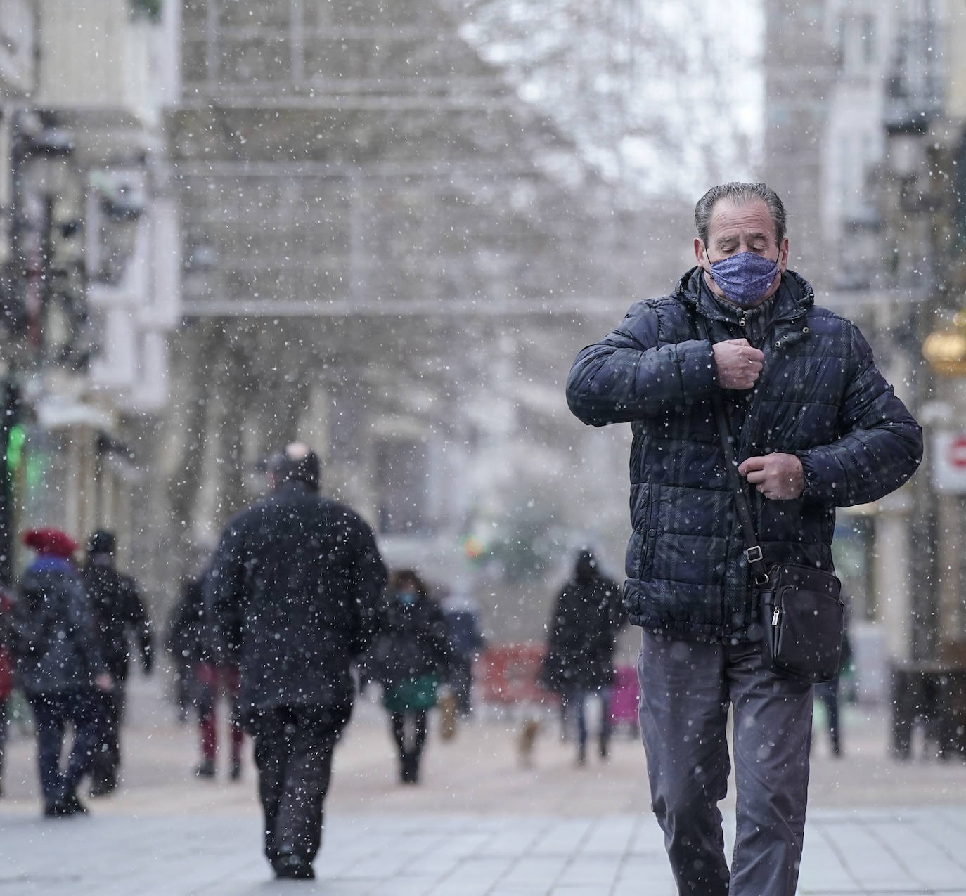 Fotos: Álava se prepara para otra jornada de nieve