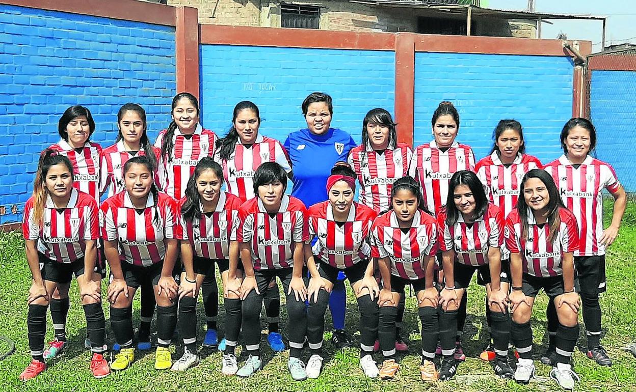 Las jugadoras del Athletic Villa posan antes de un partido.