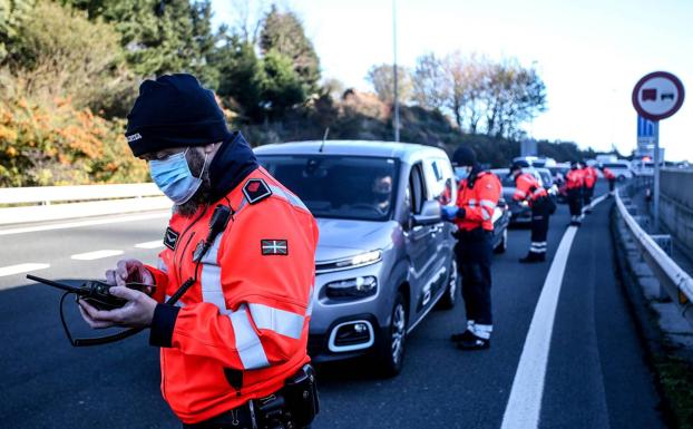 Euskadi prohíbe la movilidad entre provincias a partir de este miércoles