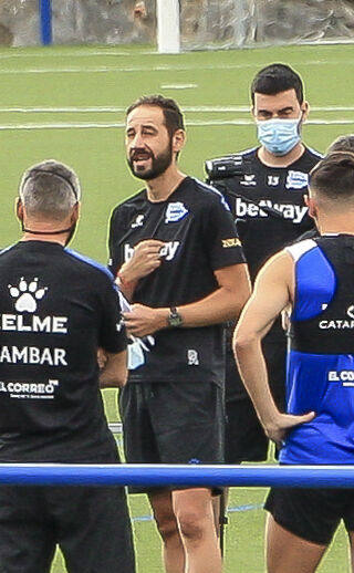 El preparador en una de sus primeras sesiones de entrenamiento en Ibaia.