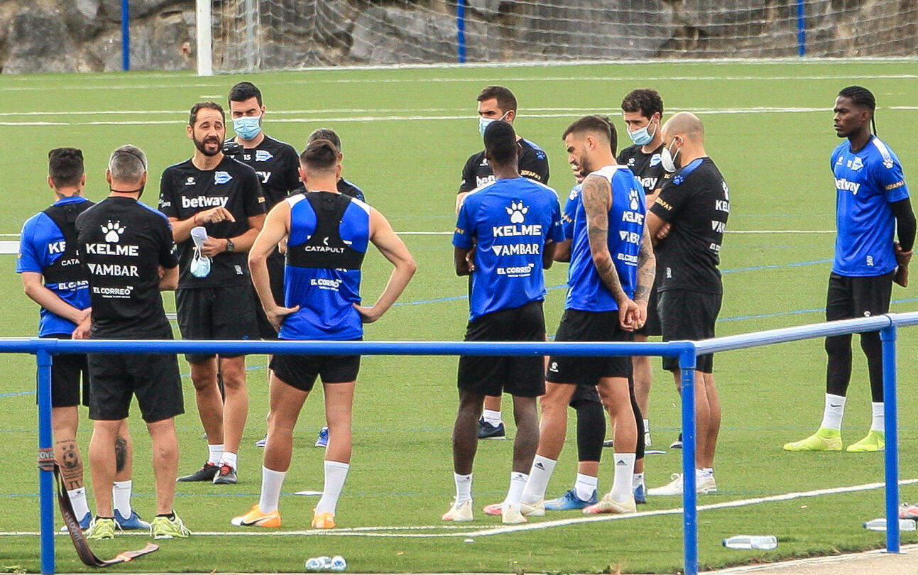 El preparador en una de sus primeras sesiones de entrenamiento en Ibaia.