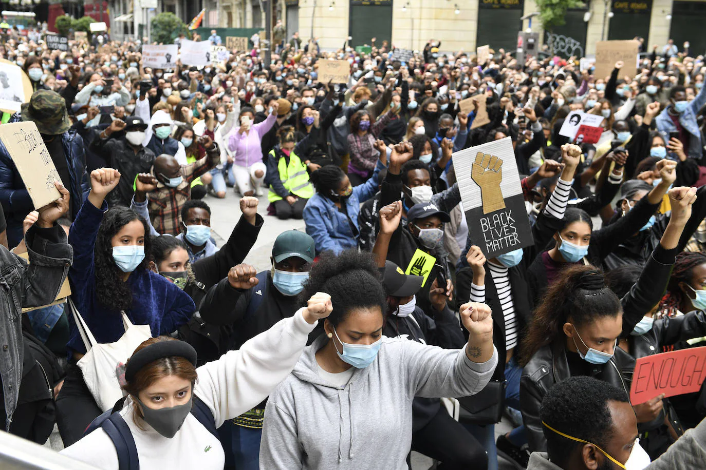 El movimiento Black lives matter también llegó a Bilbao en forma de pacífica protesta antirracista.