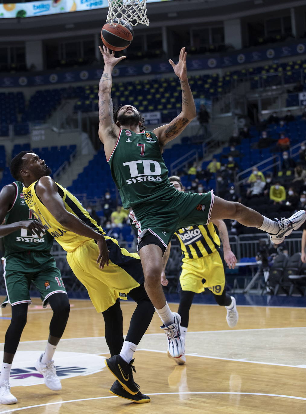 Fotos: Las imágenes del Fenerbahce-Baskonia
