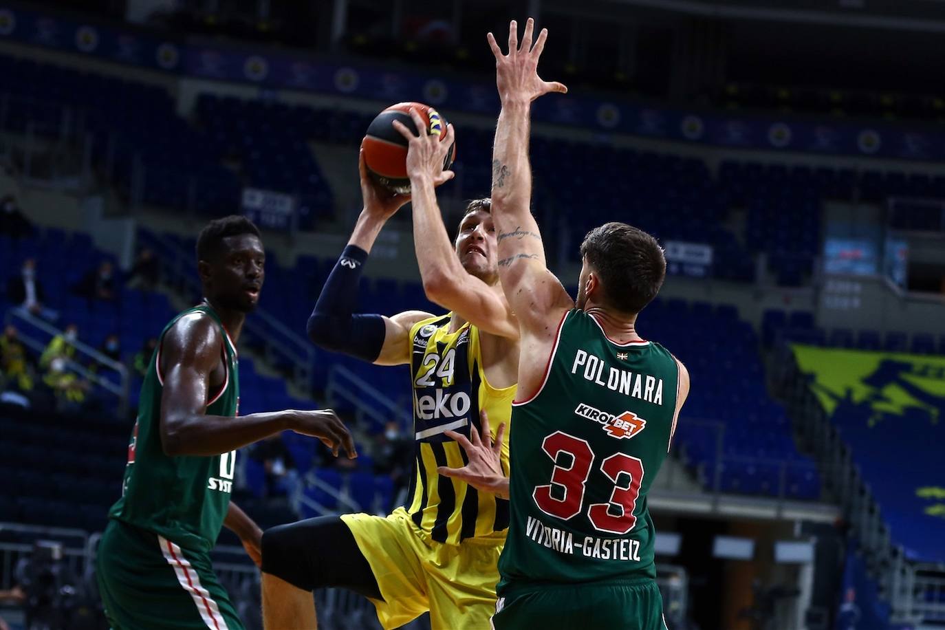 Fotos: Las imágenes del Fenerbahce-Baskonia