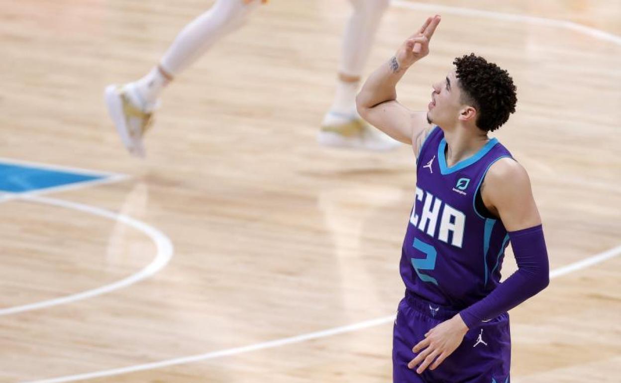 LaMelok 20 urterekin egin du bere lehenengo hiruko bikiotza 