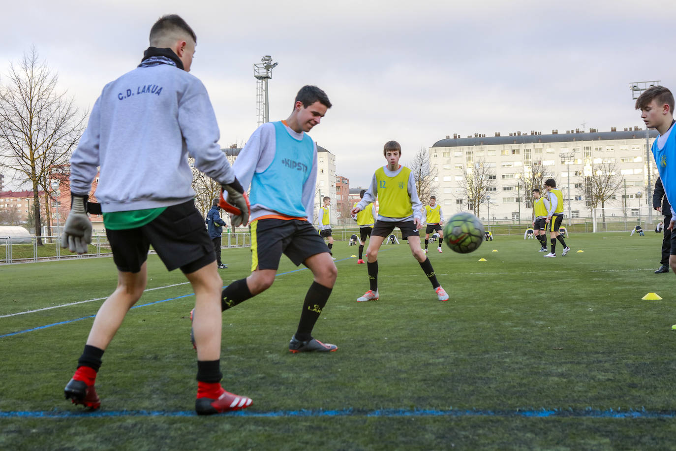 Fotos: Vuelve el deporte escolar a Álava