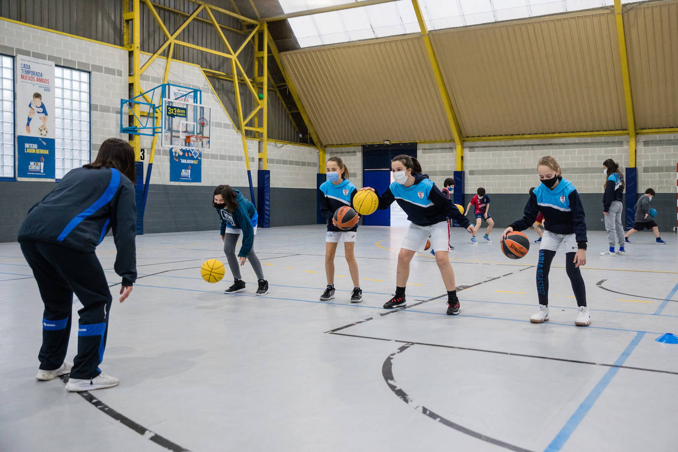 Fotos: Vuelve el deporte escolar a Álava