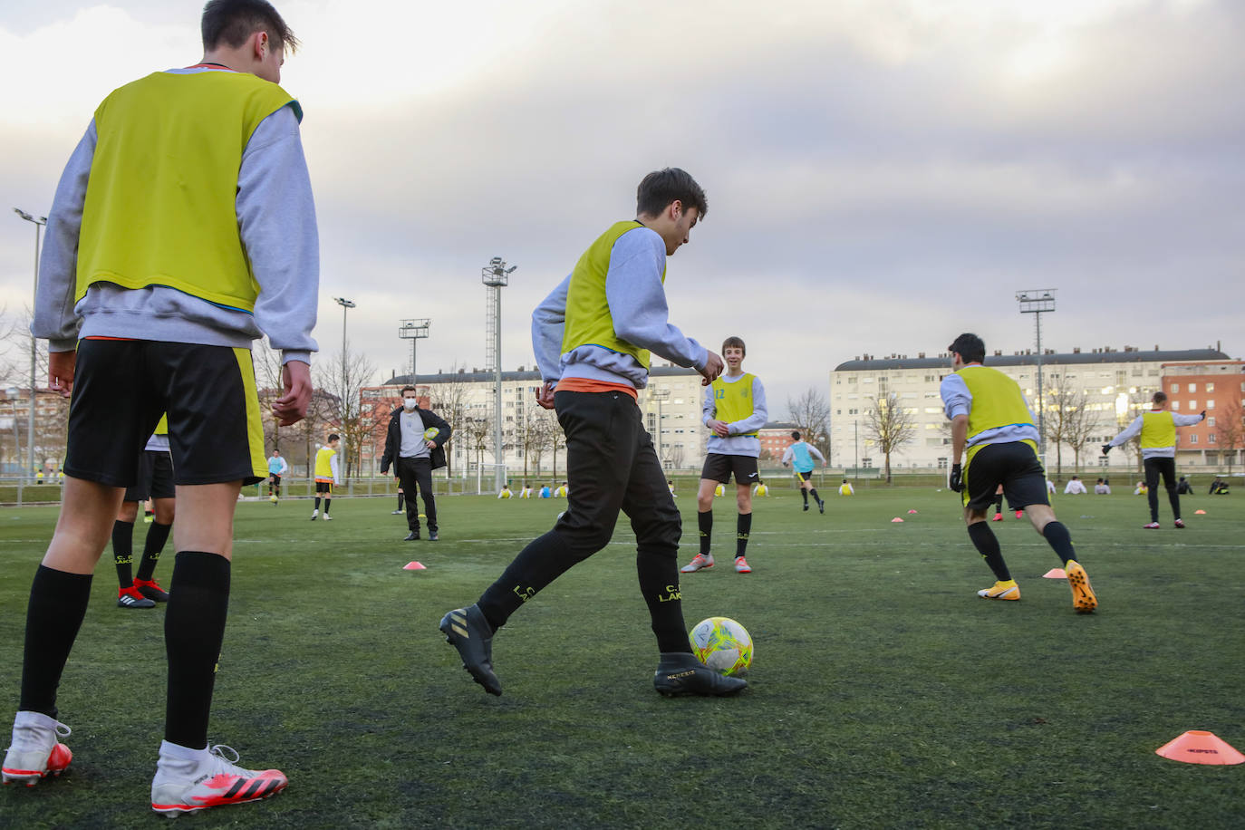 Fotos: Vuelve el deporte escolar a Álava