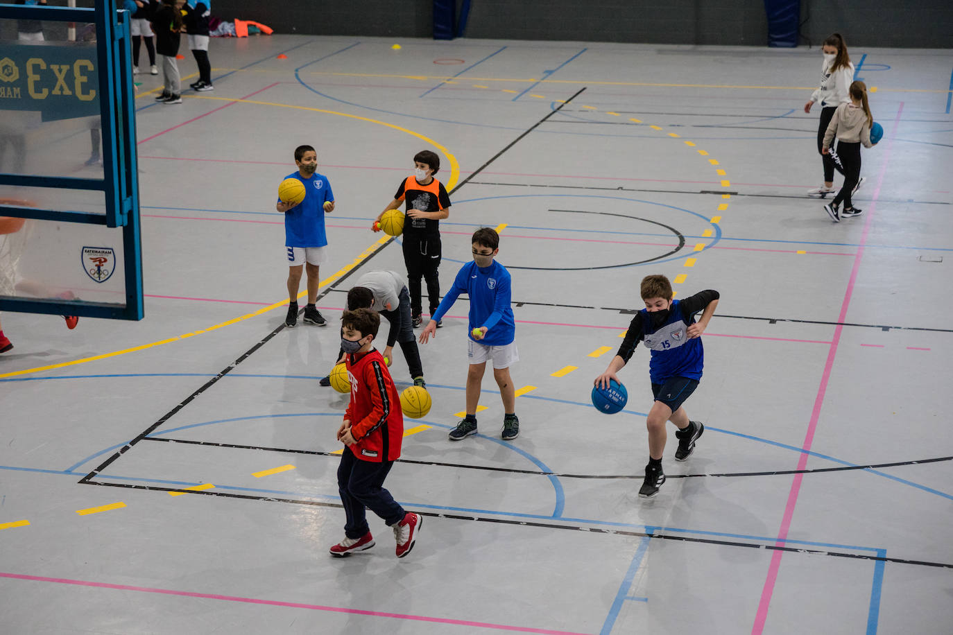 Fotos: Vuelve el deporte escolar a Álava