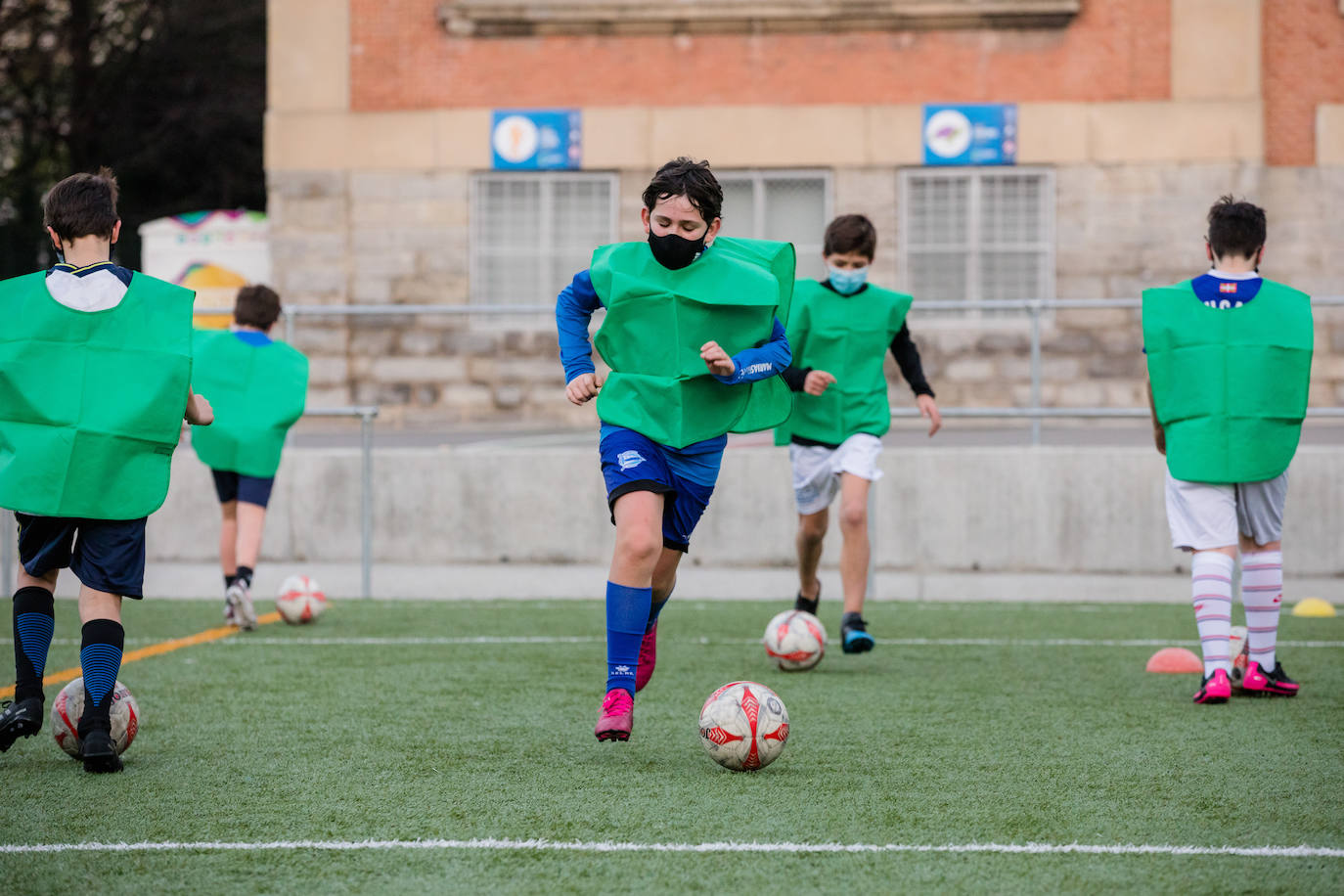 Fotos: Vuelve el deporte escolar a Álava