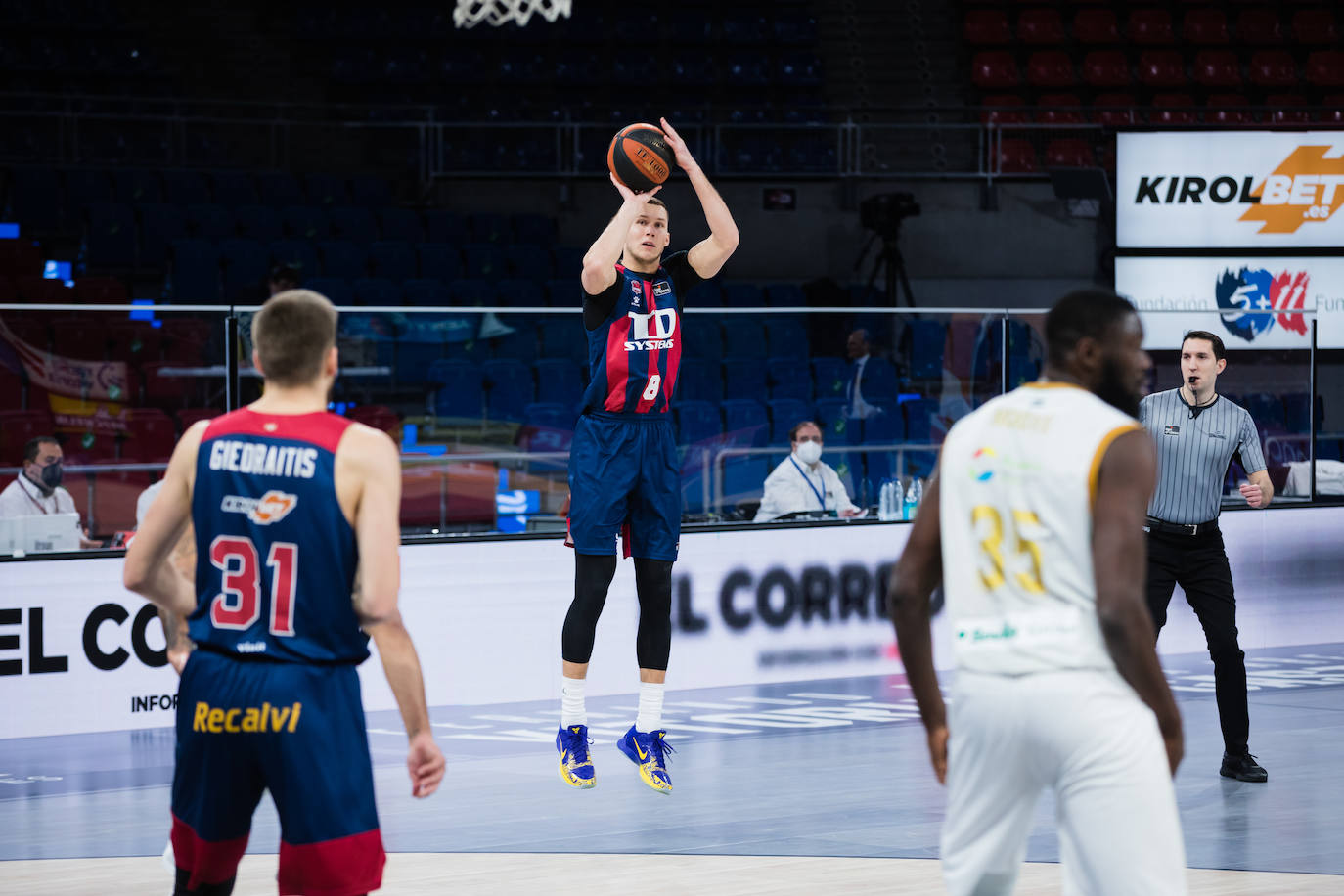 Fotos: Las mejores fotos del TD Systems Baskonia - Real Betis