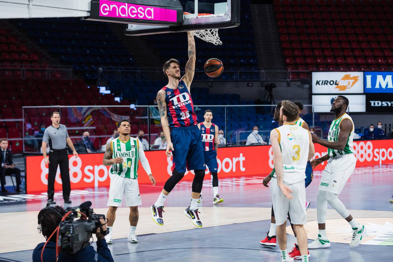 Fotos: Las mejores fotos del TD Systems Baskonia - Real Betis