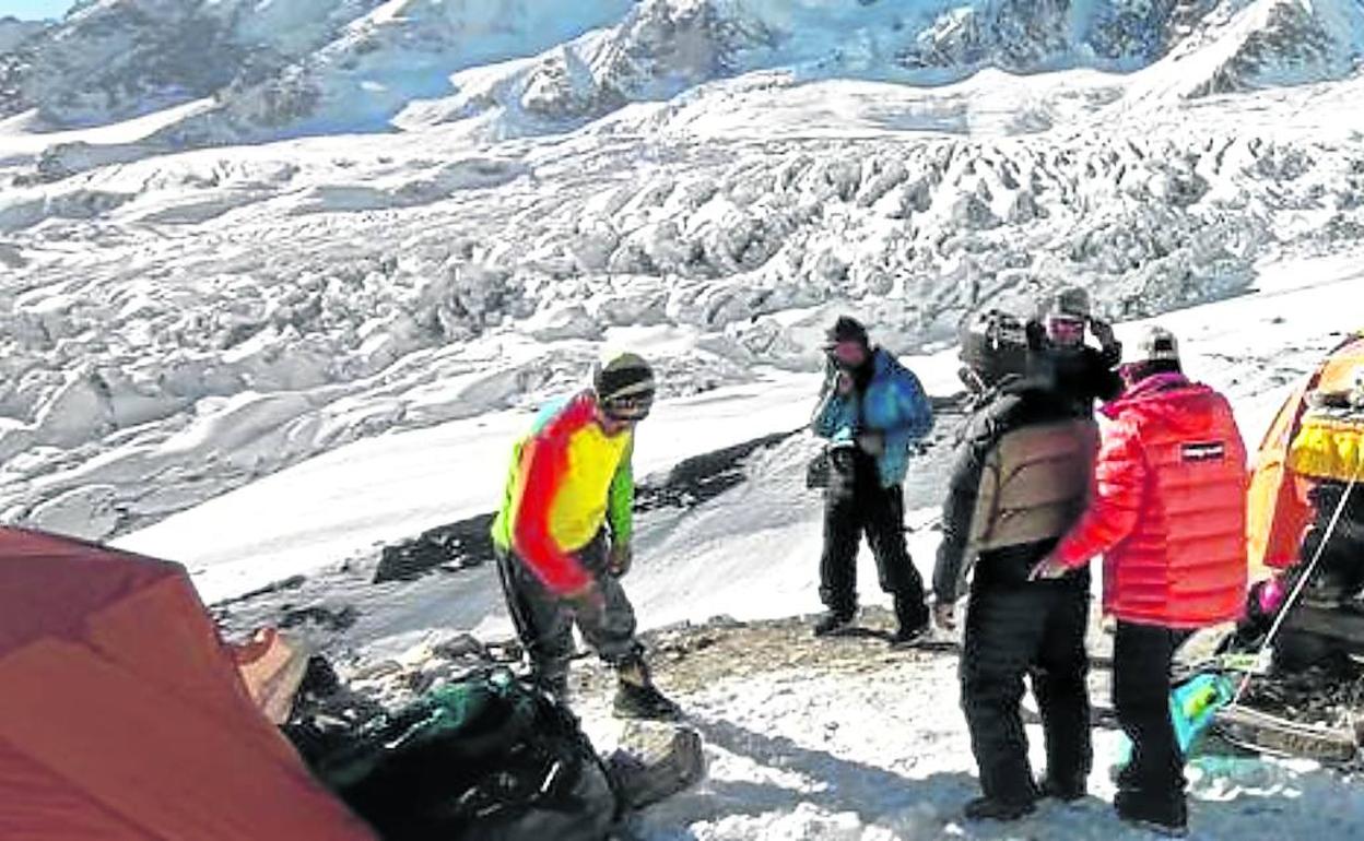 Expedición con Txikon al Manaslu: Gesto de respeto a Sergi Mingote