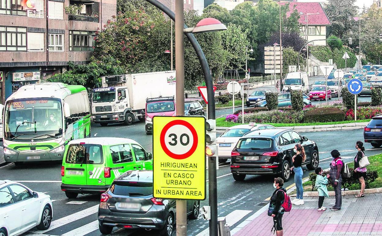 El Ejecutivo pretende mejorar el transporte público para reducir el privado y avanzar así hacia una movilidad más sostenible. 