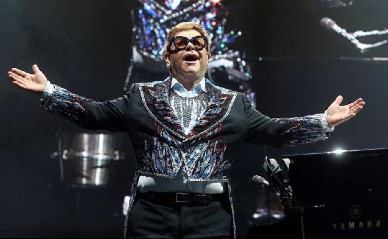 Elton John, en concierto. 