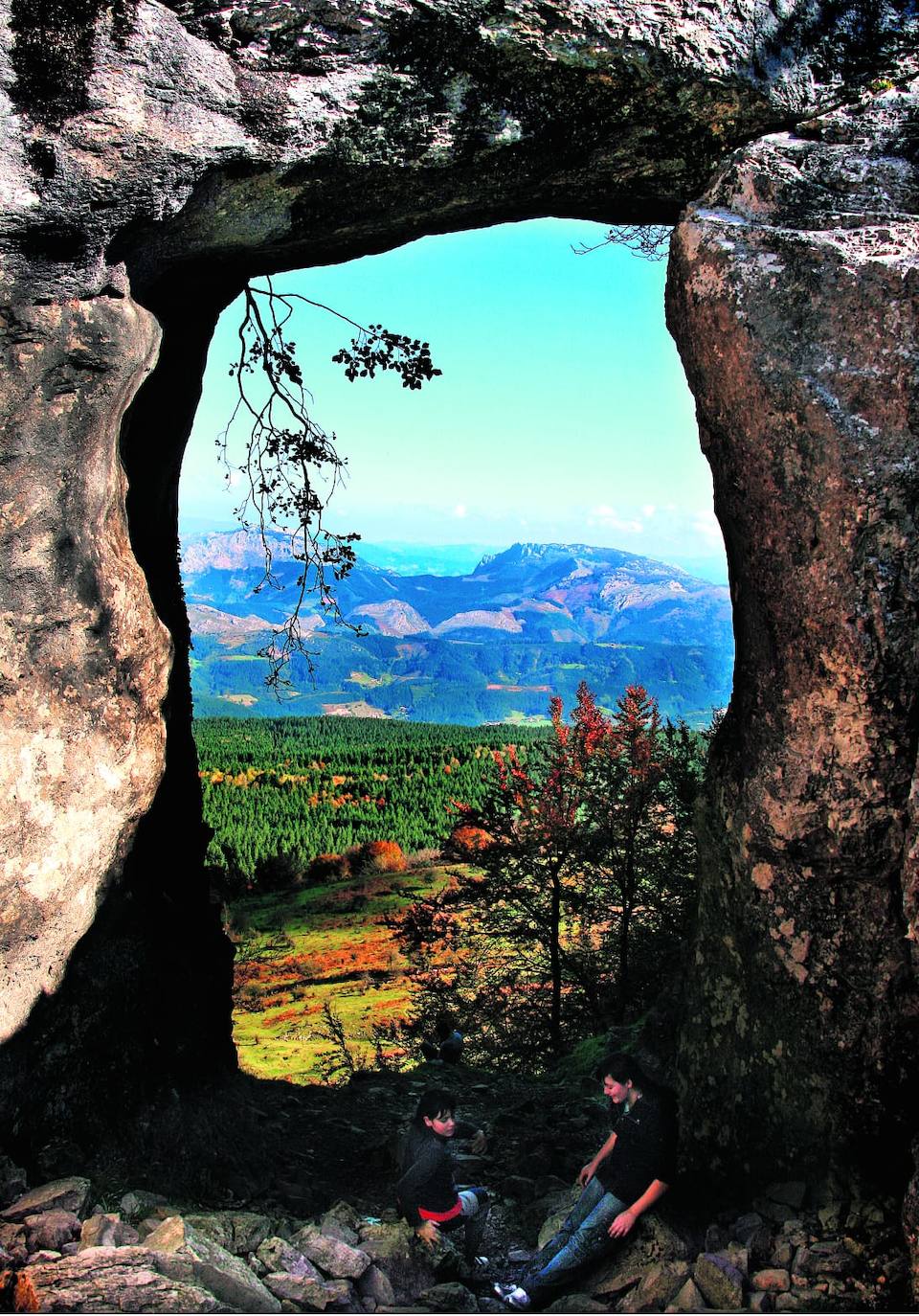 A la izquierda, Nerea, junto a su prima. 