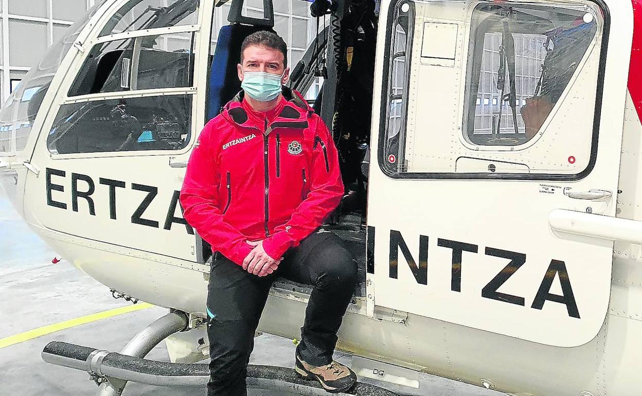 Pablo Izaguirre trabaja desde 2012 en la sección de Montaña de la Unidad de Vigilancia y Rescate (UVR) de la Policía vasca. 