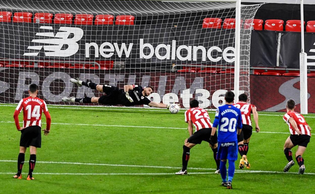 Simón para el primer penalti con el Athletic